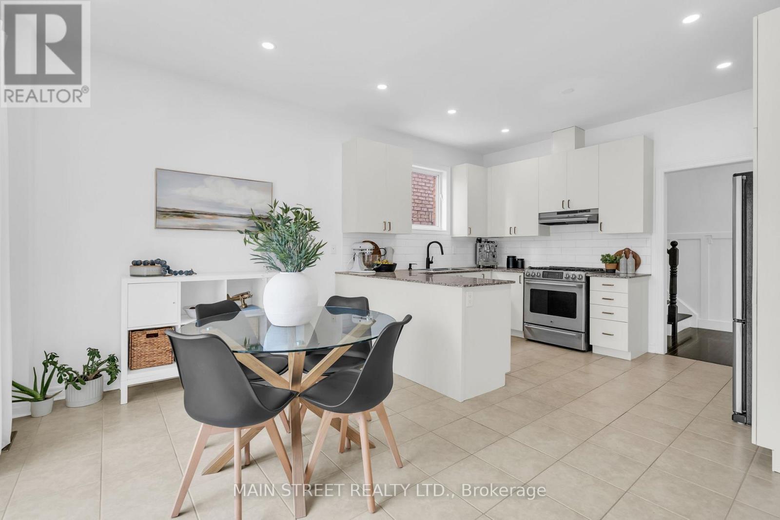 44 Herefordshire Crescent, Newmarket, Ontario  L9N 0B7 - Photo 6 - N12791346