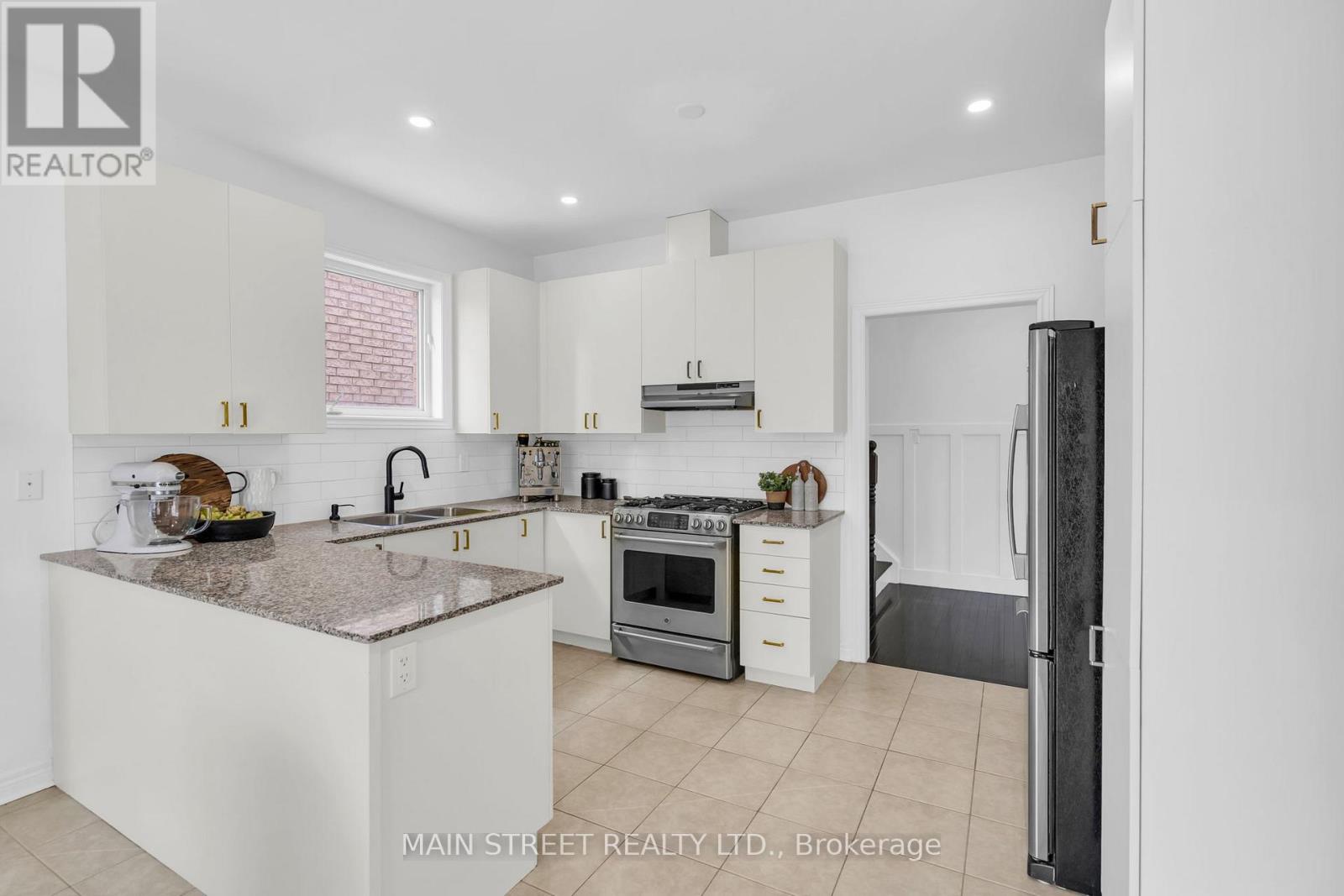 44 Herefordshire Crescent, Newmarket, Ontario  L9N 0B7 - Photo 7 - N12791346