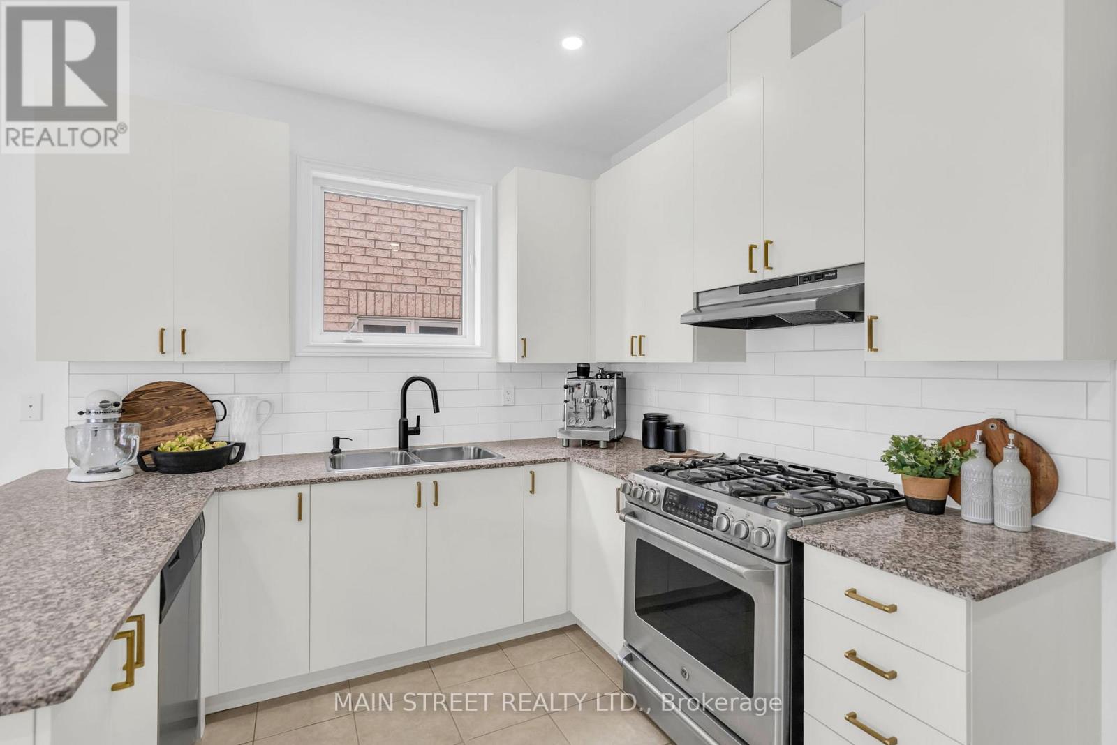 44 Herefordshire Crescent, Newmarket, Ontario  L9N 0B7 - Photo 8 - N12791346