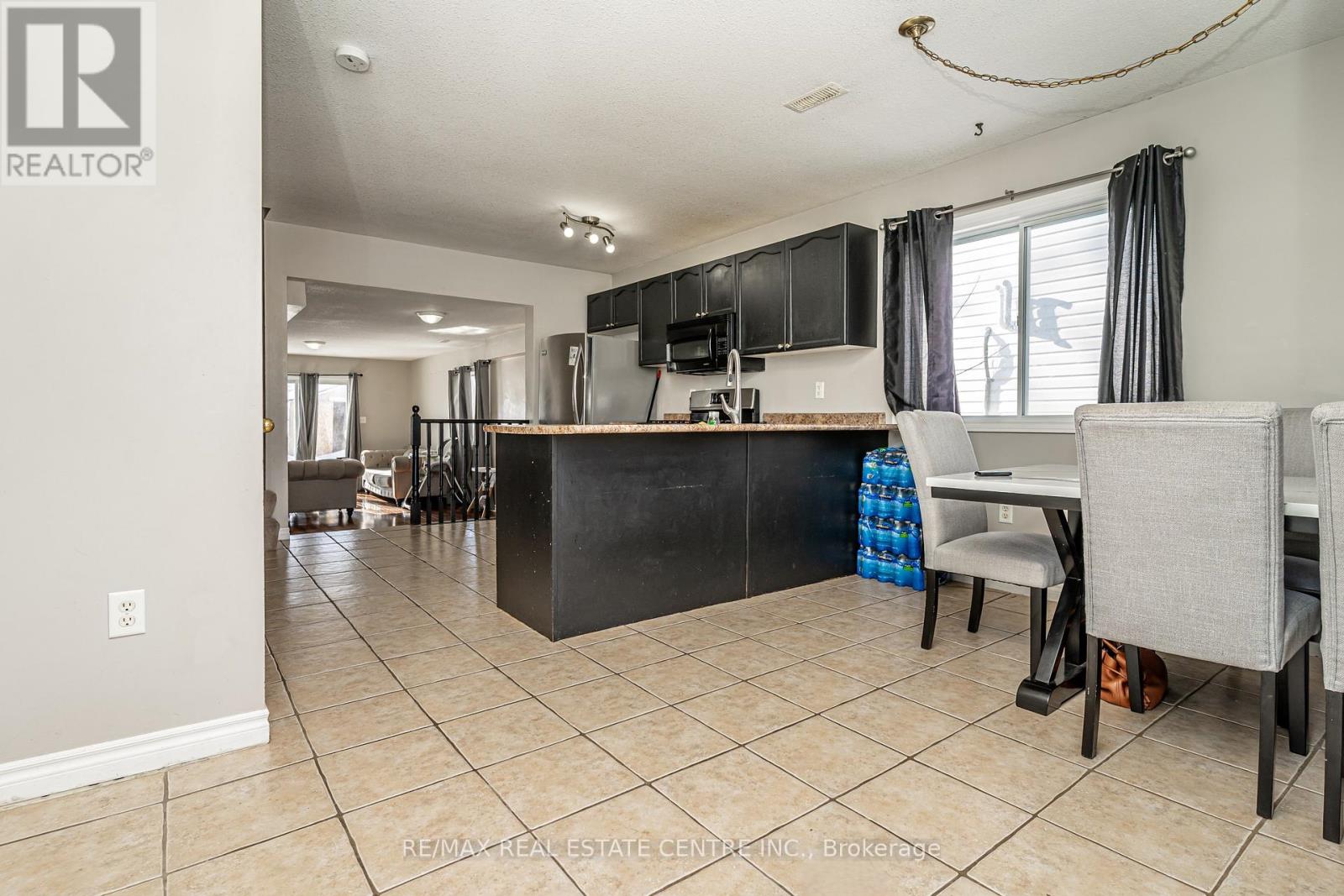 75 Campbell Avenue, Barrie, Ontario  L4N 2T2 - Photo 3 - S12791310