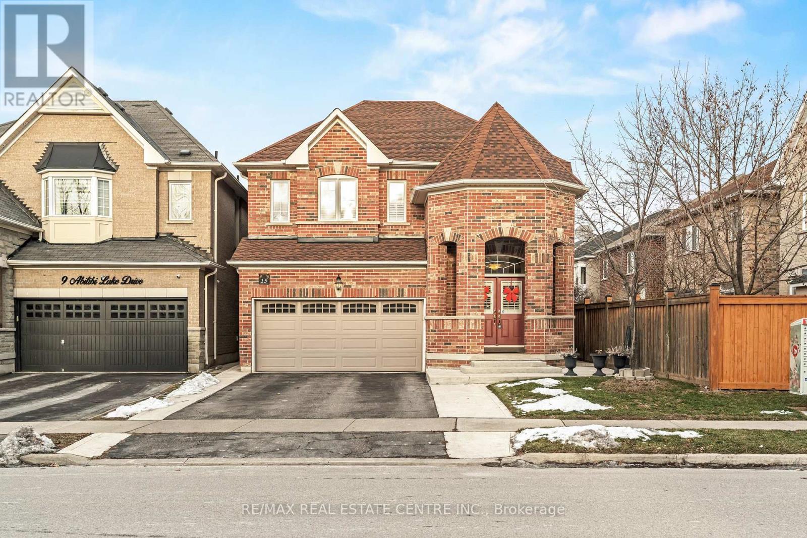 15 Helman Road, Brampton, Ontario  L6R 0R7 - Photo 1 - W12791302