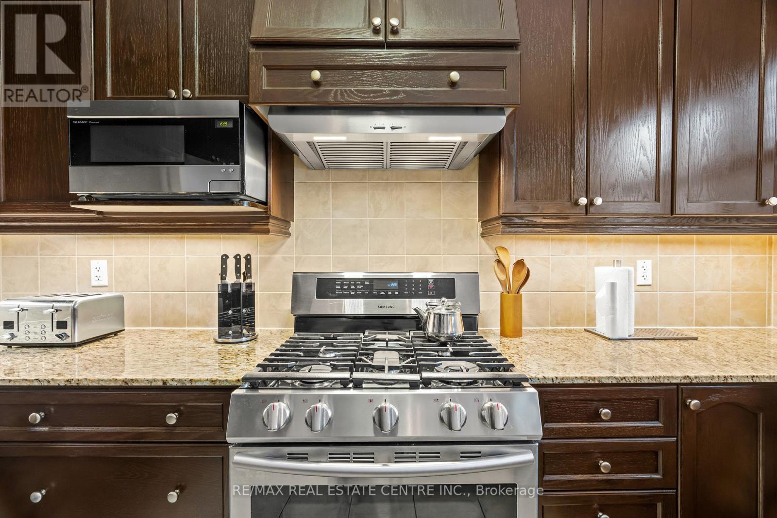 15 Helman Road, Brampton, Ontario  L6R 0R7 - Photo 17 - W12791302