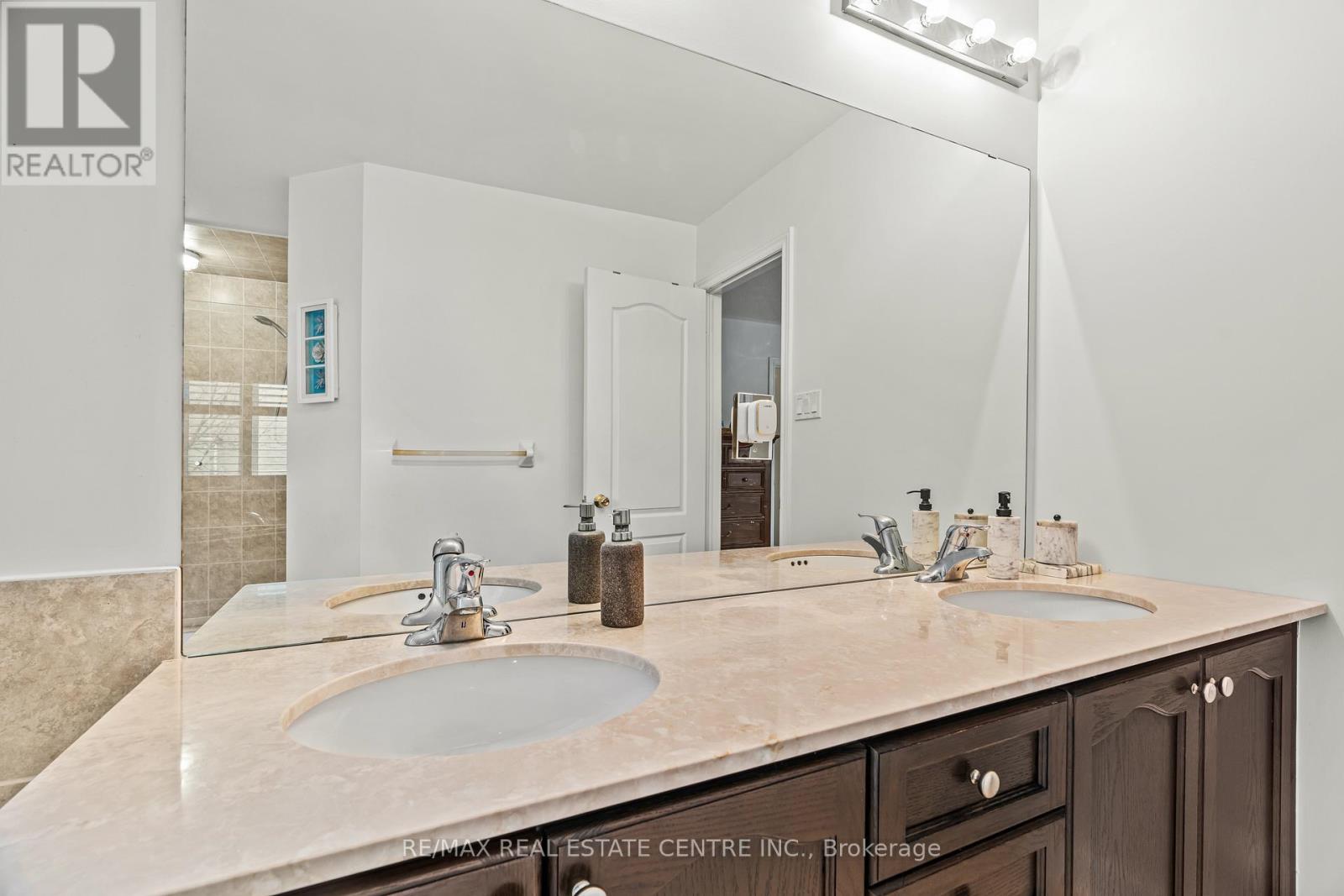 15 Helman Road, Brampton, Ontario  L6R 0R7 - Photo 33 - W12791302