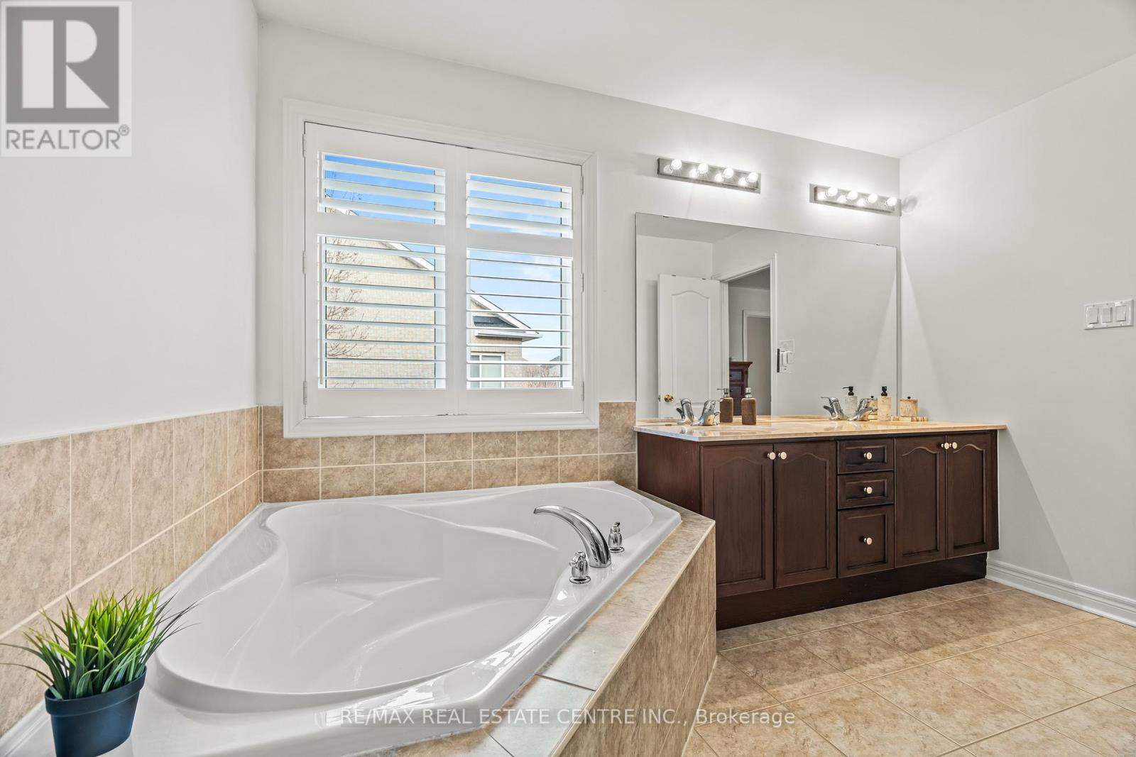 15 Helman Road, Brampton, Ontario  L6R 0R7 - Photo 34 - W12791302