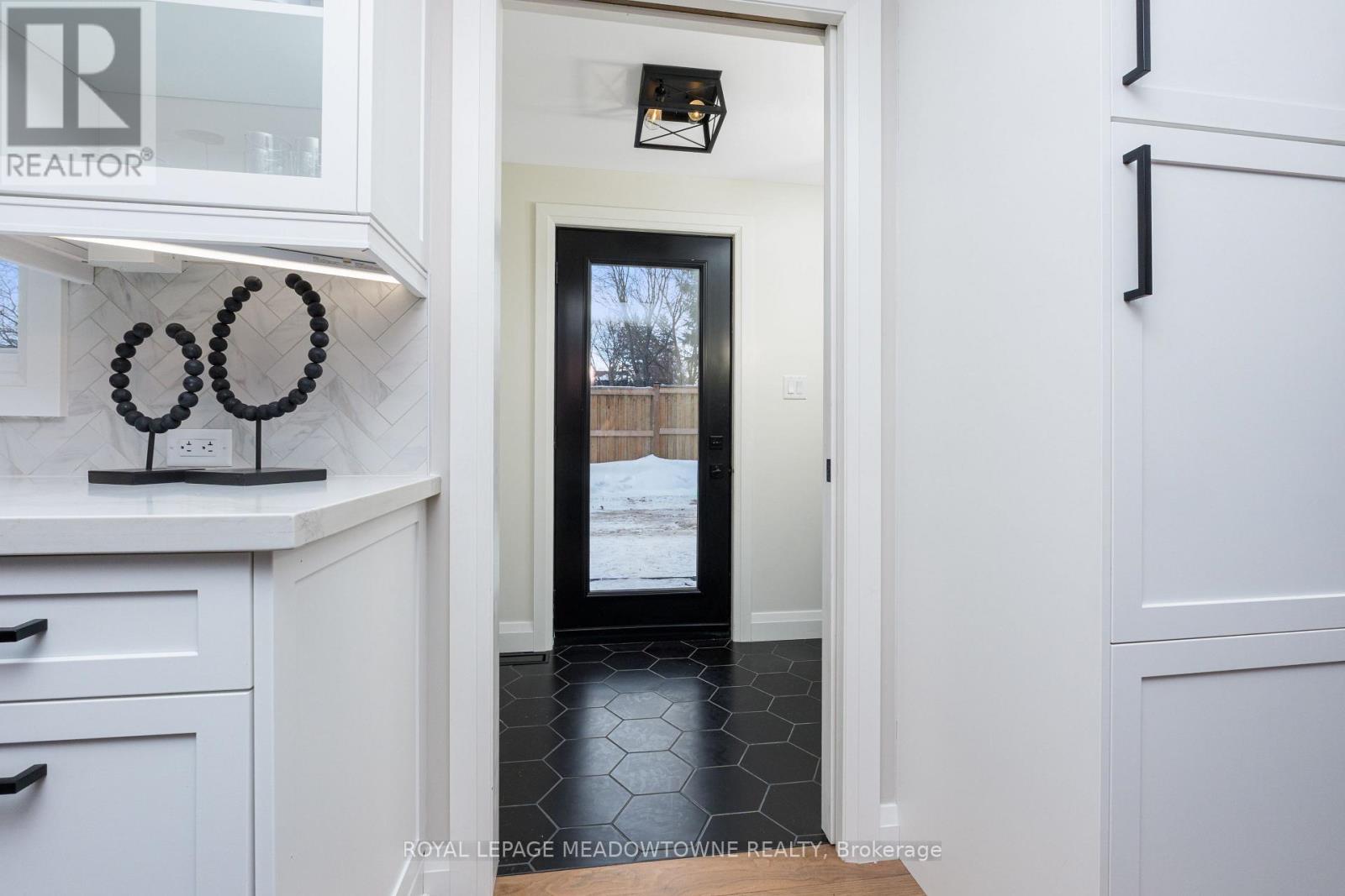 70 River Drive, Halton Hills, Ontario  L7G 2J2 - Photo 14 - W12791336