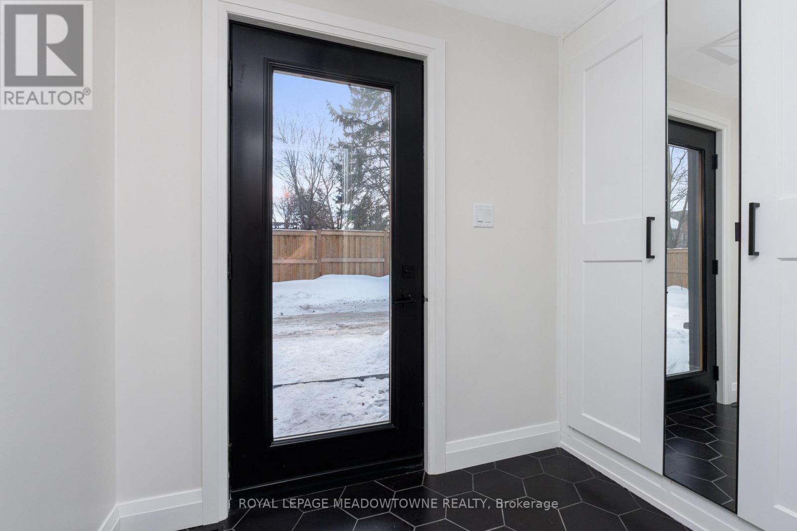 70 River Drive, Halton Hills, Ontario  L7G 2J2 - Photo 15 - W12791336