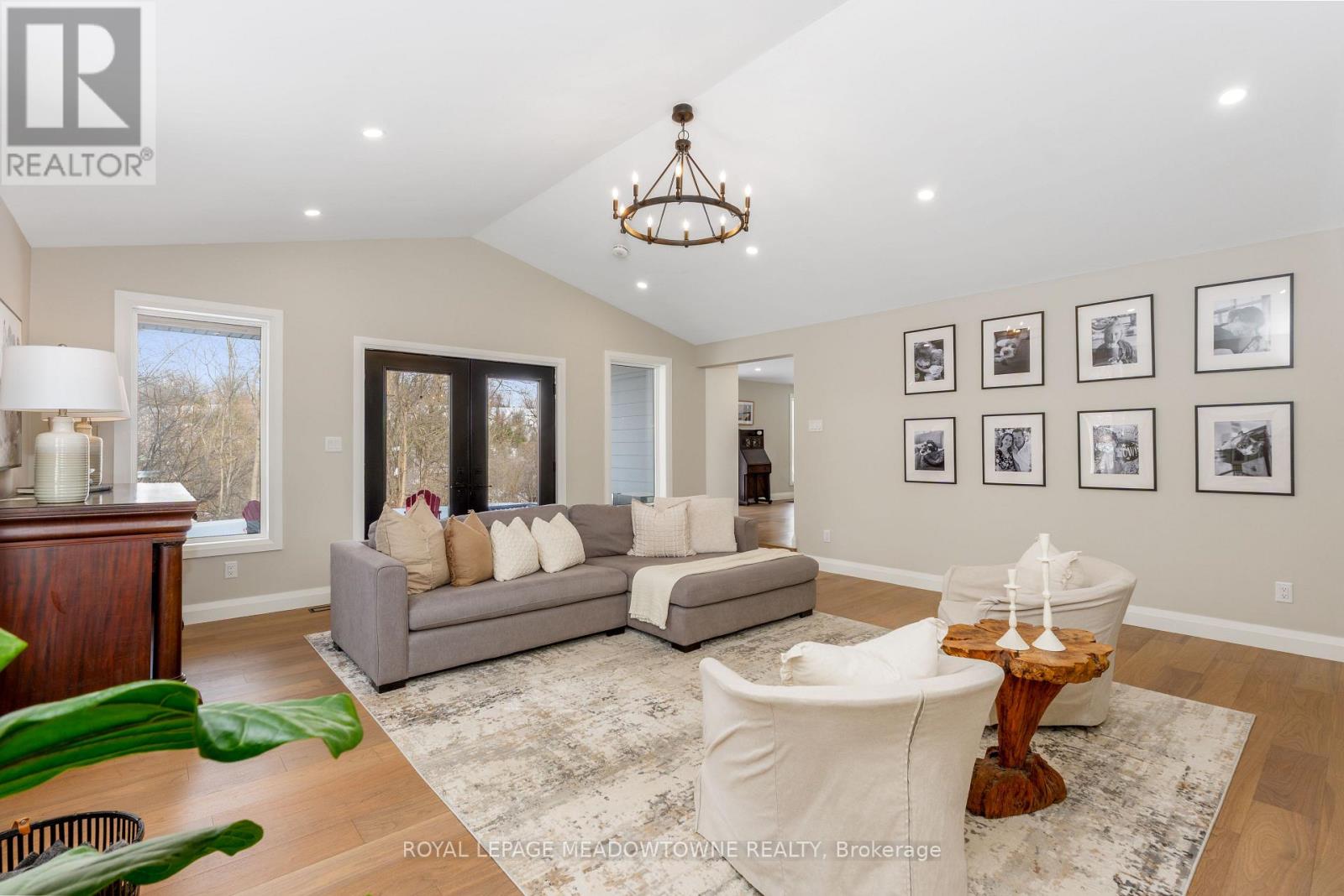 70 River Drive, Halton Hills, Ontario  L7G 2J2 - Photo 19 - W12791336