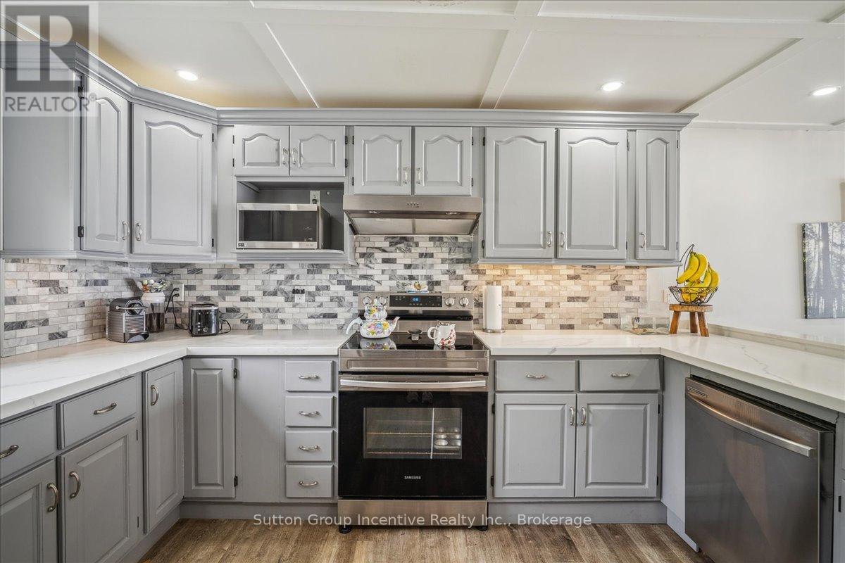 339520 Presqu'ile Road, Georgian Bluffs, Ontario  N0H 2T0 - Photo 13 - X12419322