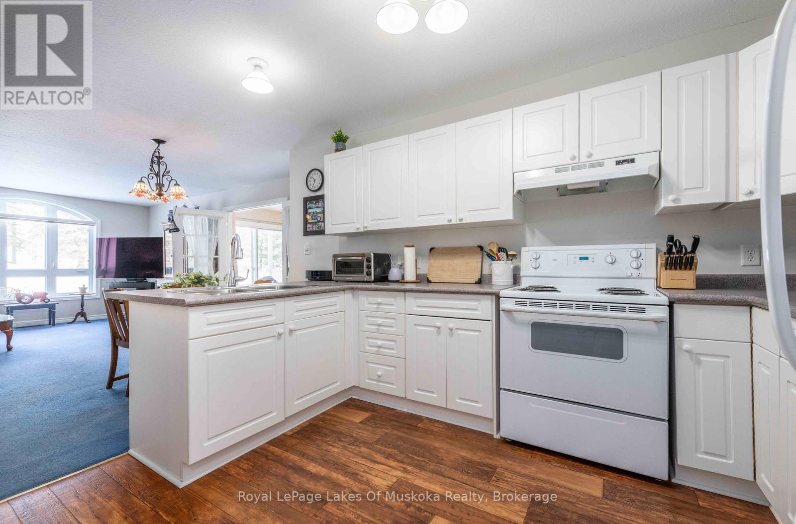 207 - 31 Dairy Lane, Huntsville, Ontario  P1H 2L7 - Photo 7 - X12791356