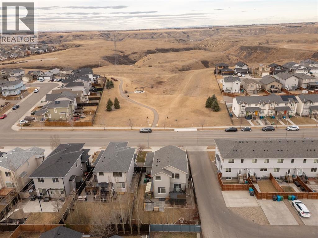 327 Mildred Dobbs Boulevard N, Lethbridge, Alberta  T1H 6G7 - Photo 2 - A2286537
