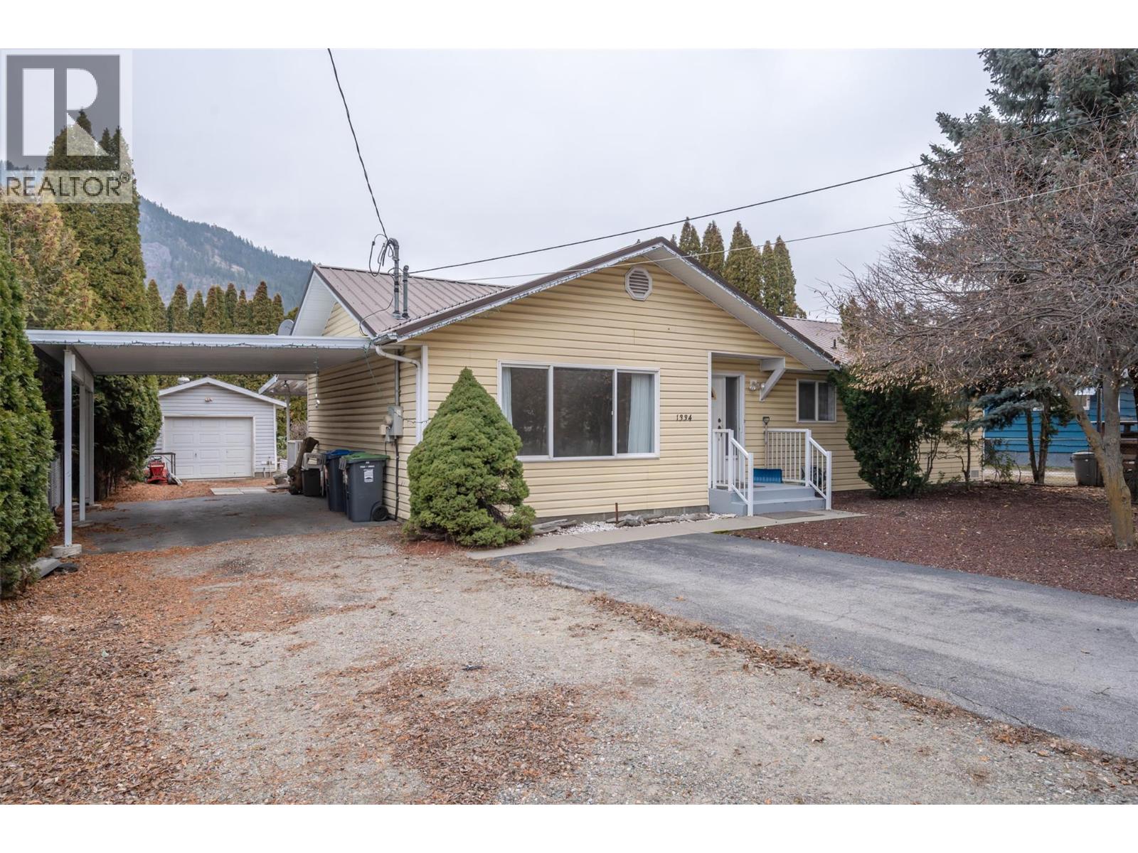 1334 Main Street, Okanagan Falls, British Columbia  V0H 1R4 - Photo 1 - 10373398