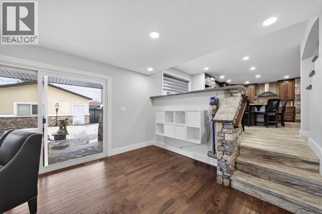 740 Lake Ontario Drive Se, Calgary, Alberta  T2J 3J8 - Photo 17 - A2282637