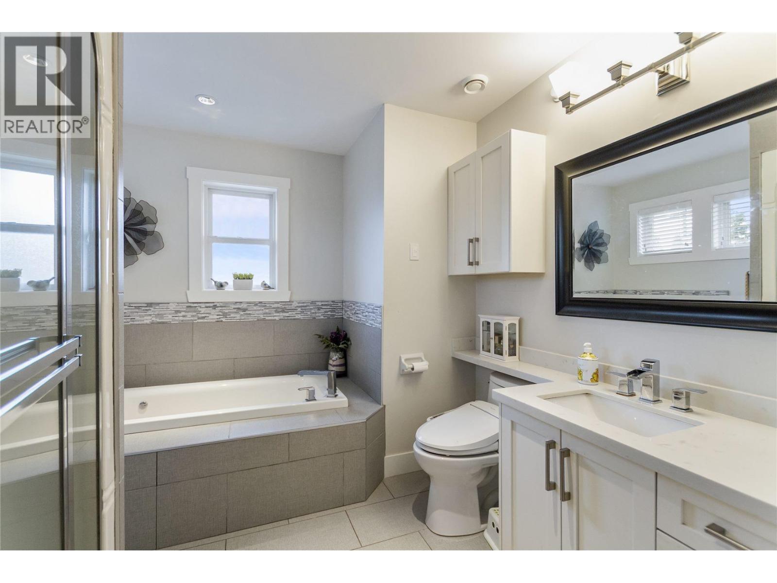 629 Thirteenth Street, New Westminster, British Columbia  V3M 4M3 - Photo 15 - R3090029