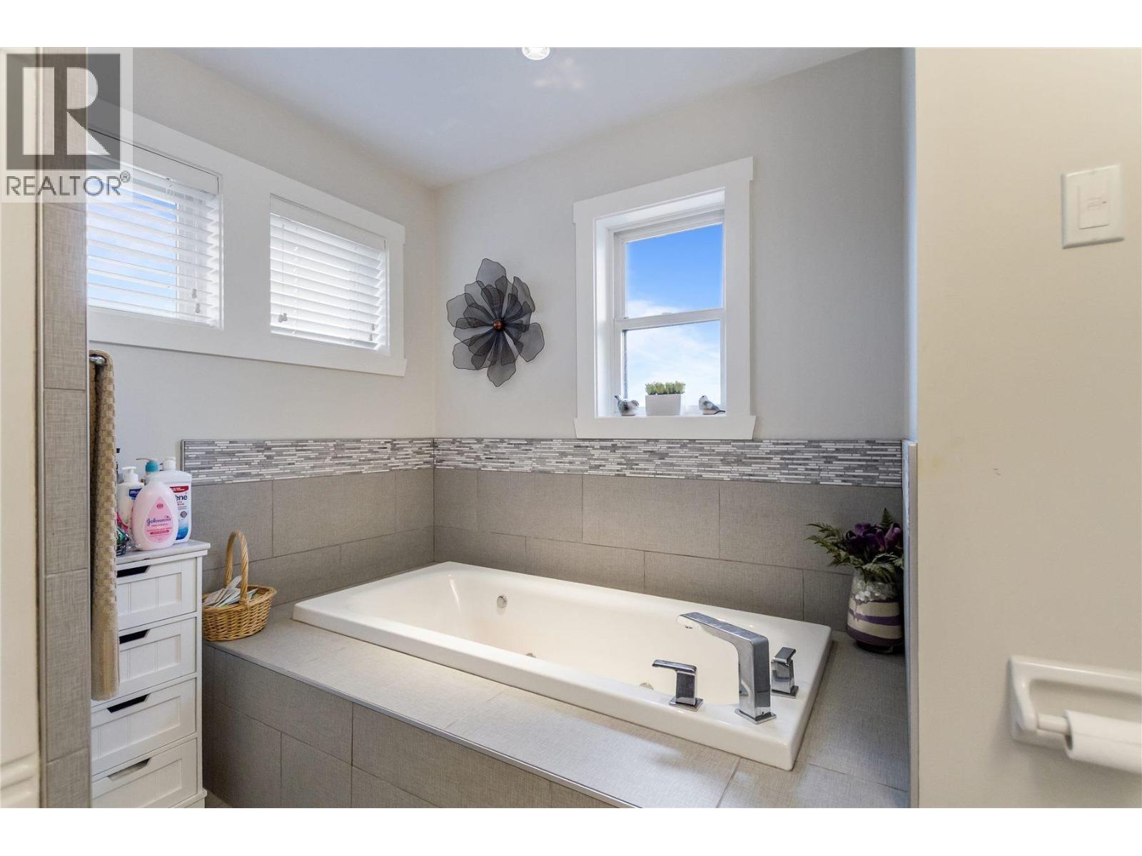 629 Thirteenth Street, New Westminster, British Columbia  V3M 4M3 - Photo 16 - R3090029