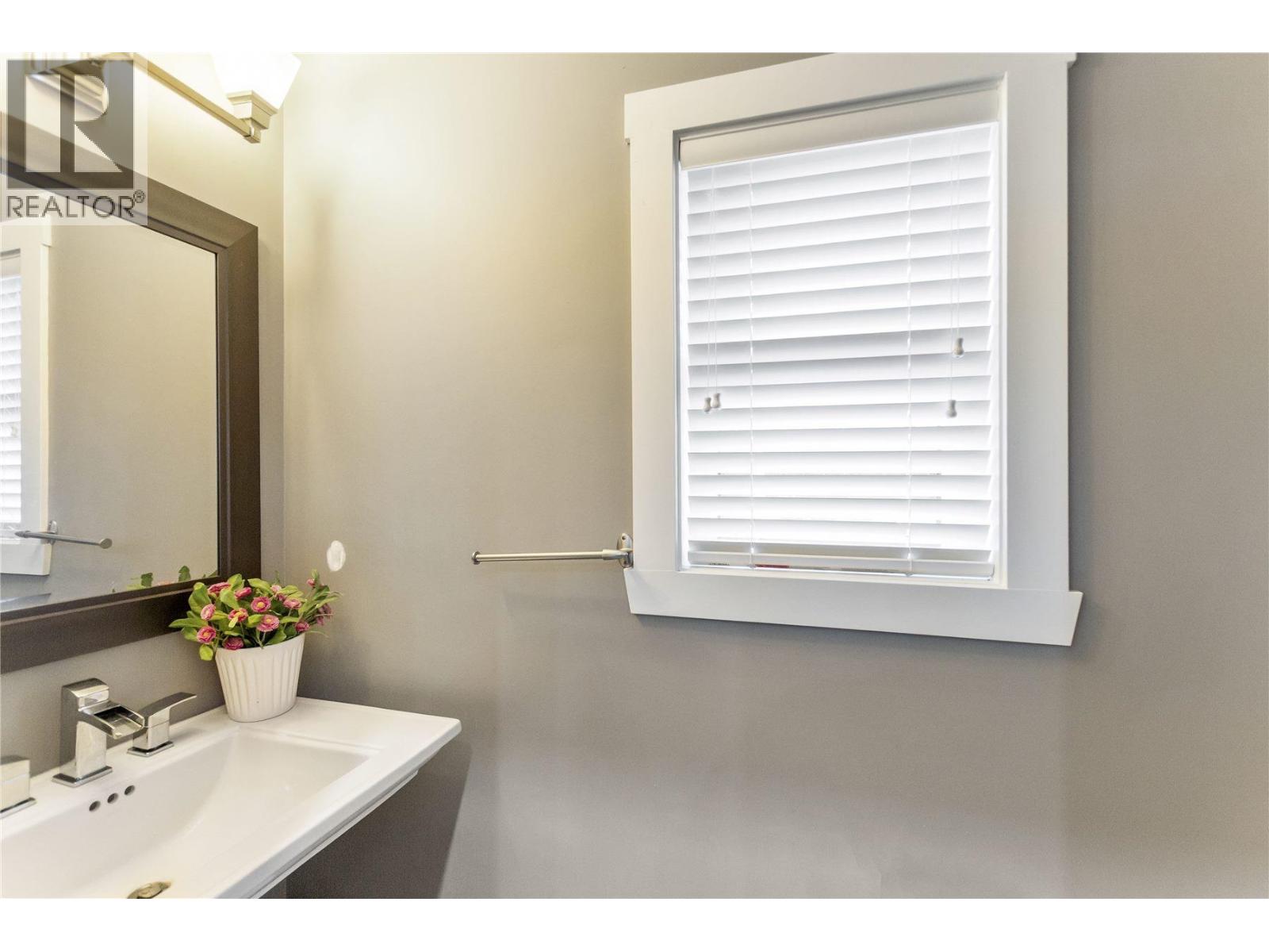 629 Thirteenth Street, New Westminster, British Columbia  V3M 4M3 - Photo 11 - R3090029