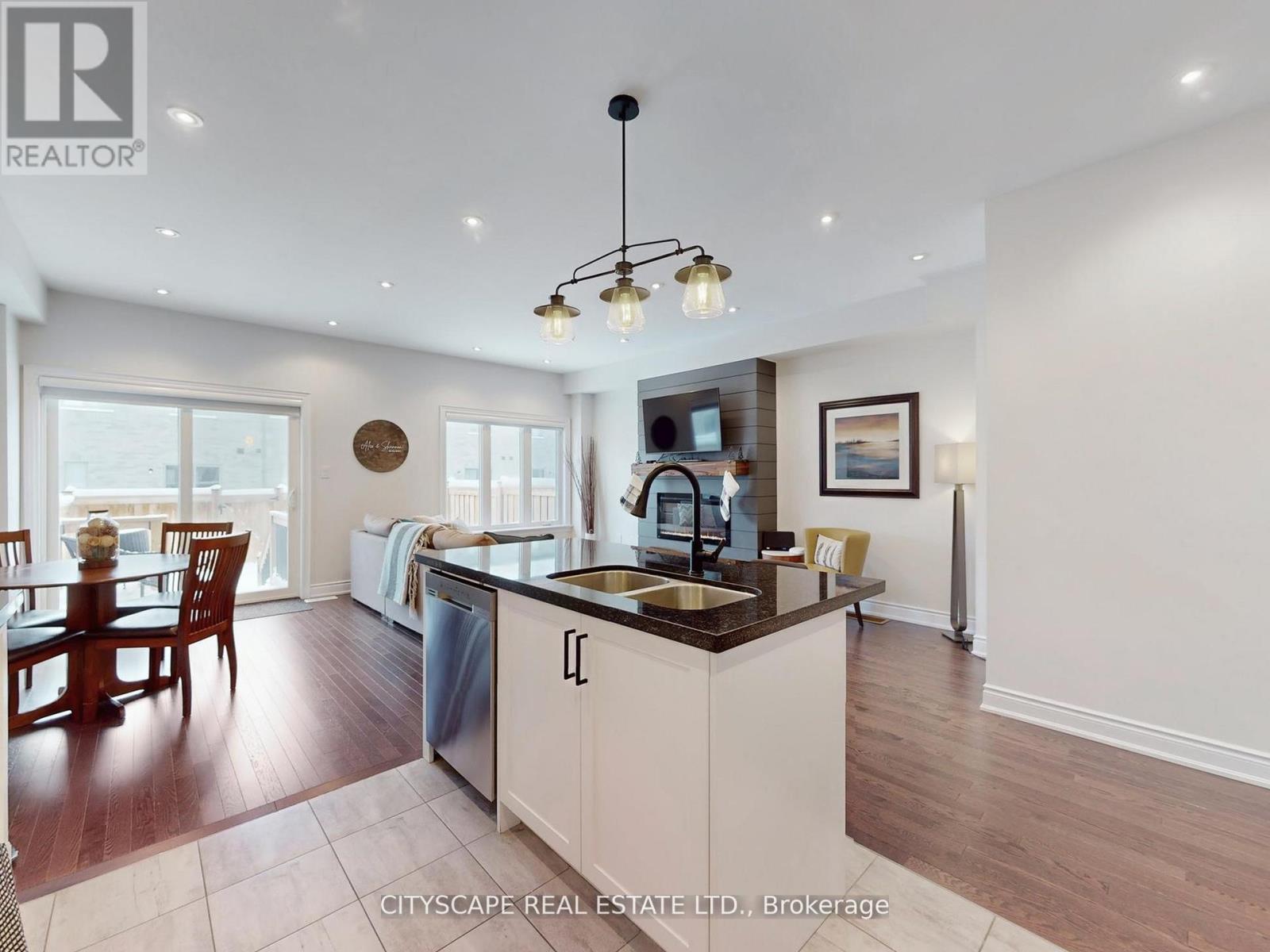 98 Veterans Street, Bradford West Gwillimbury, Ontario  L3Z 4H7 - Photo 11 - N12785732