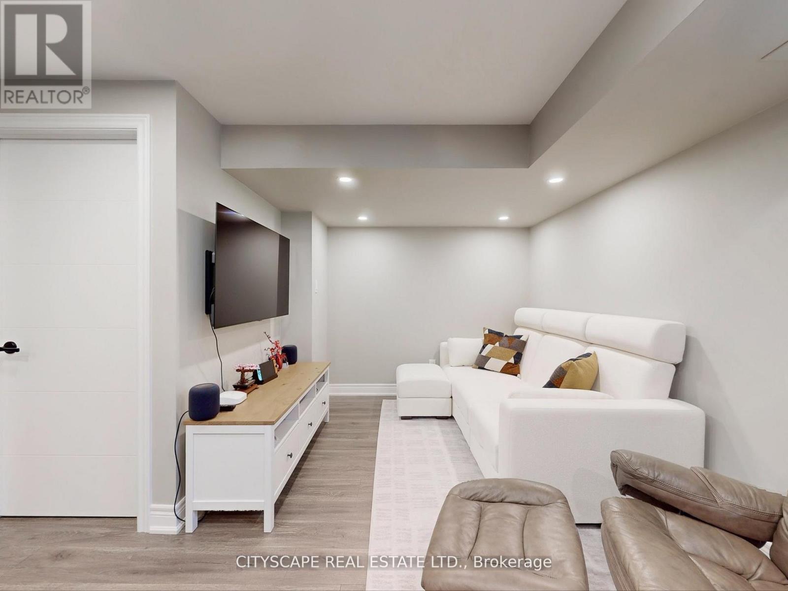 98 Veterans Street, Bradford West Gwillimbury, Ontario  L3Z 4H7 - Photo 42 - N12785732