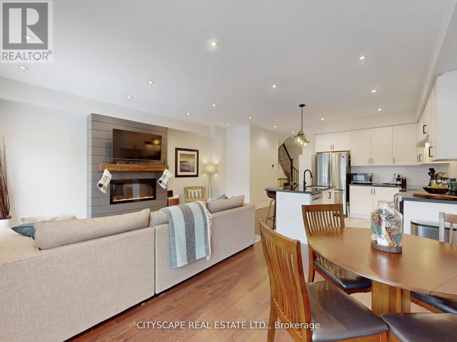 98 Veterans Street, Bradford West Gwillimbury, Ontario  L3Z 4H7 - Photo 5 - N12785732