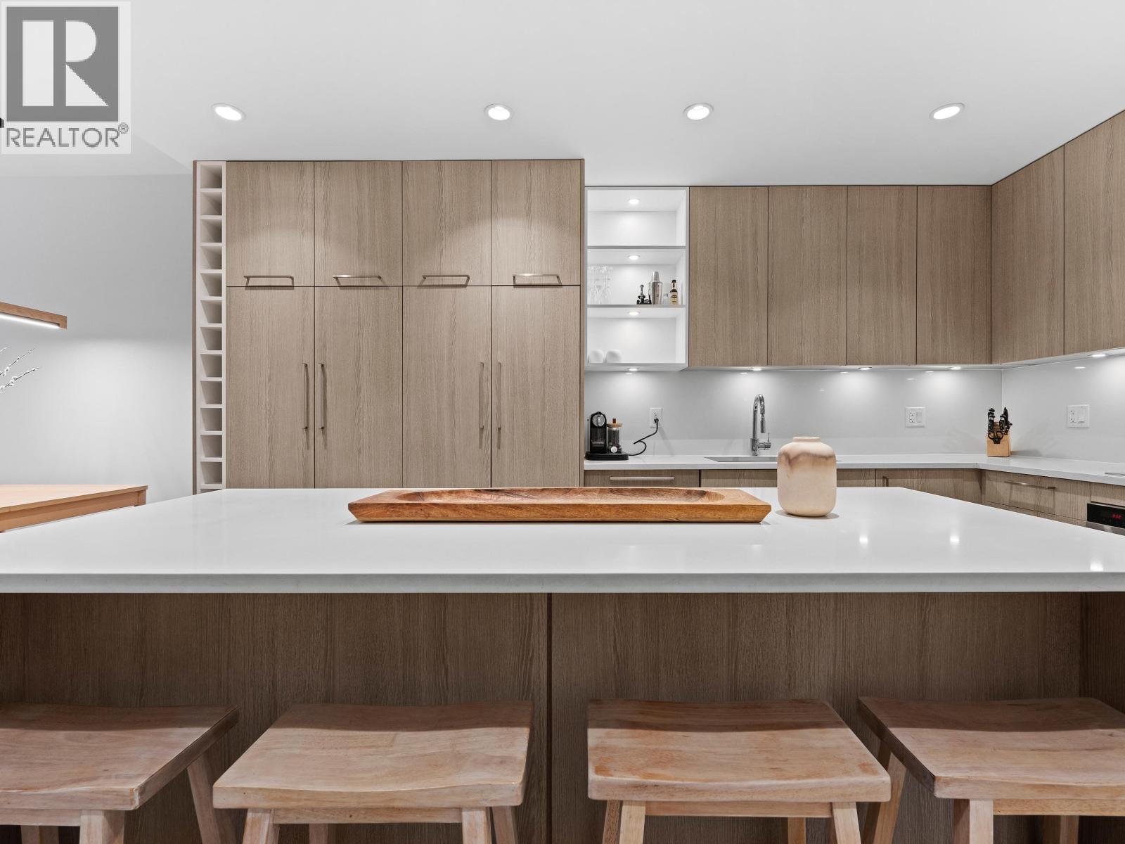 107 733 E 3rd Street, North Vancouver, British Columbia  V7L 1G8 - Photo 9 - R3090101