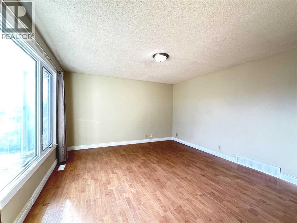 83 Falshire Way Ne, Calgary, Alberta  T3J 2C7 - Photo 4 - A2286559