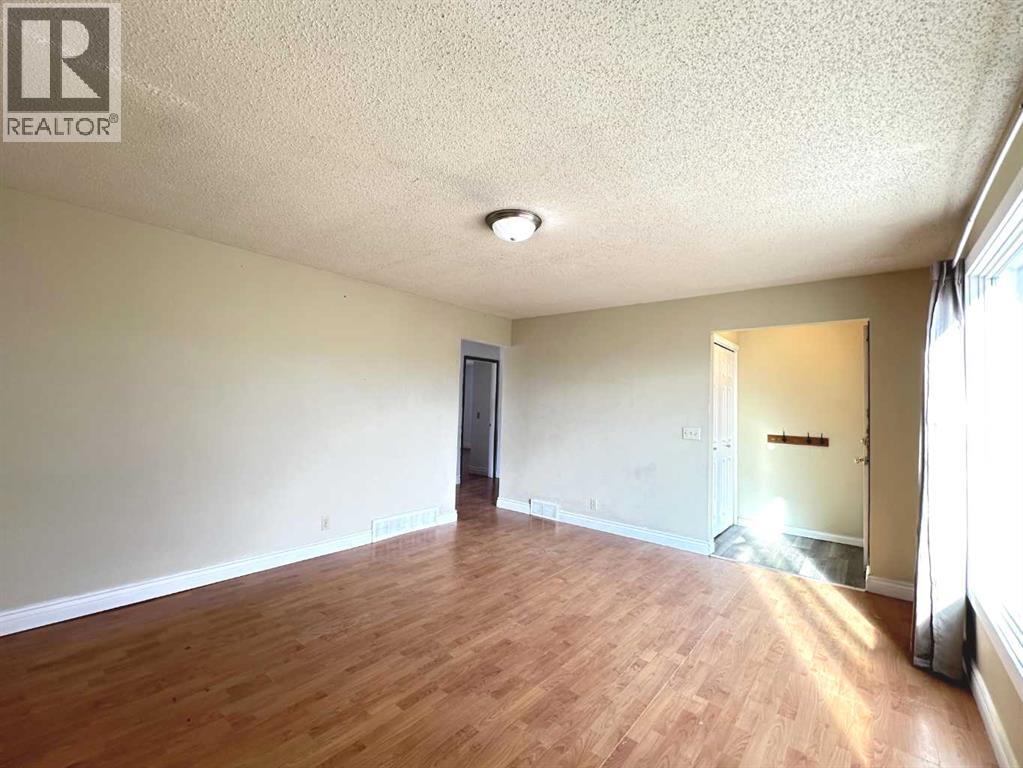 83 Falshire Way Ne, Calgary, Alberta  T3J 2C7 - Photo 5 - A2286559