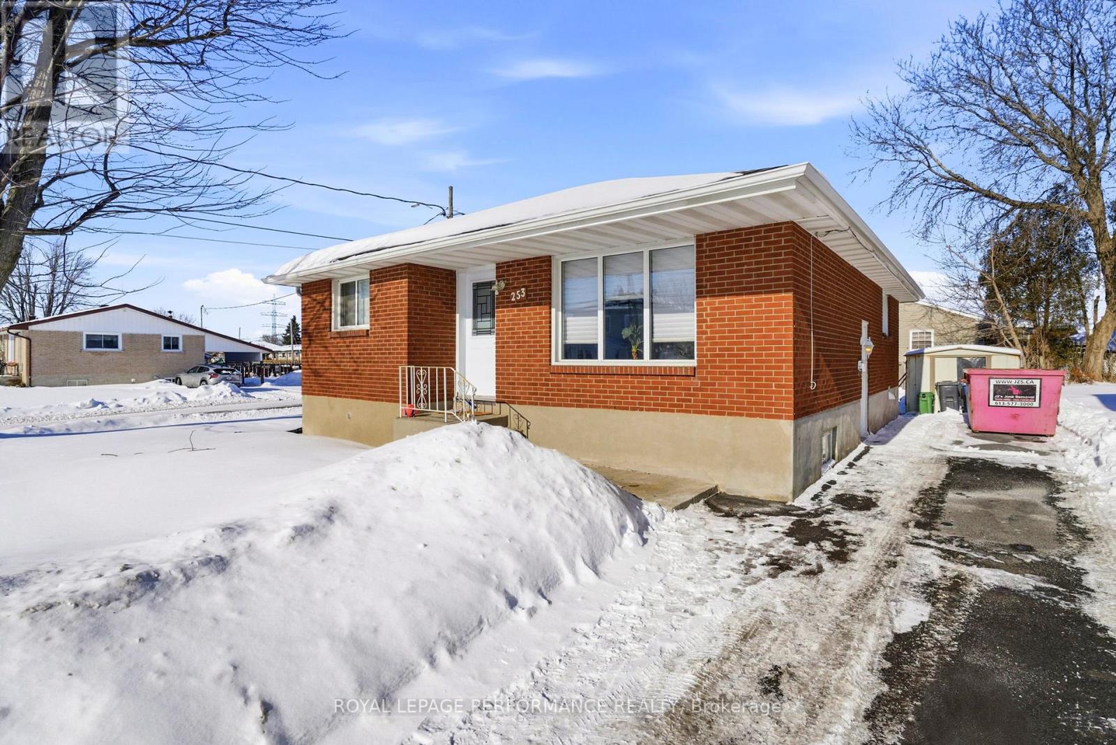 253 Sunnyside Avenue, Cornwall, Ontario  K6H 3E5 - Photo 2 - X12791380
