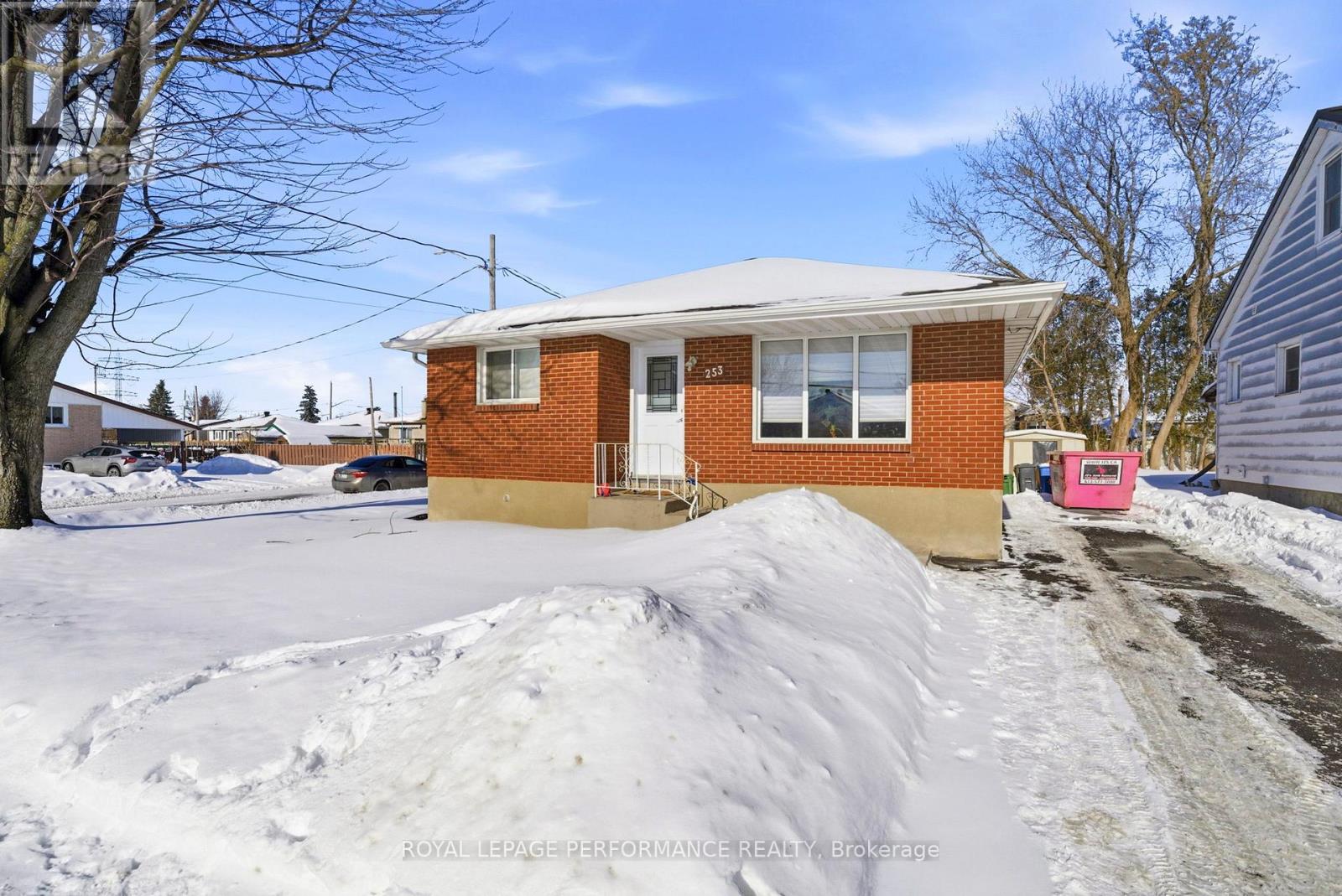 253 Sunnyside Avenue, Cornwall, Ontario  K6H 3E5 - Photo 3 - X12791380