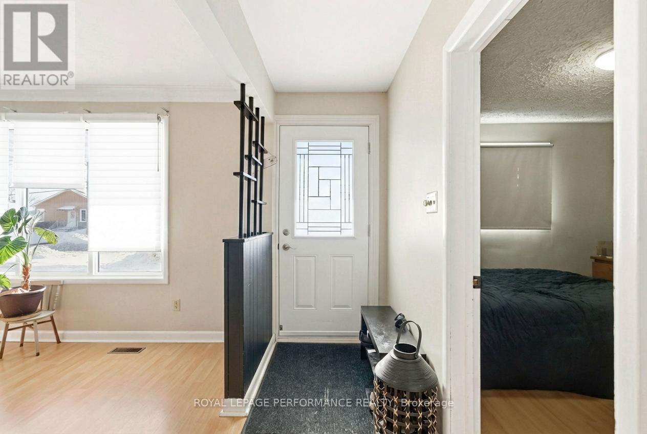 253 Sunnyside Avenue, Cornwall, Ontario  K6H 3E5 - Photo 4 - X12791380