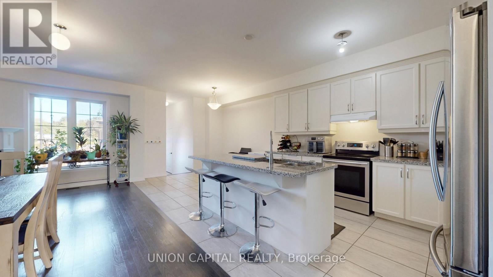 8 Vita Stephanie Court, Georgina, Ontario  L0E 1R0 - Photo 5 - N12791388