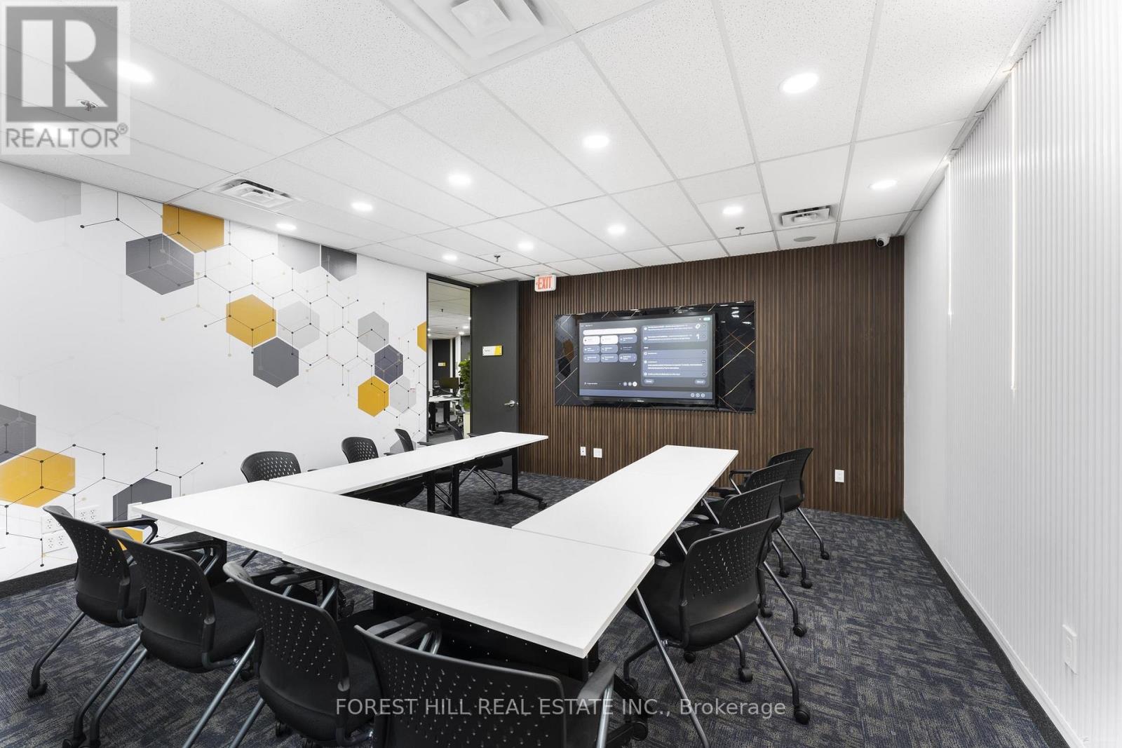 200-31 - 350 Burnhamthorpe Road W, Mississauga, Ontario  L5B 3J1 - Photo 8 - W12791360