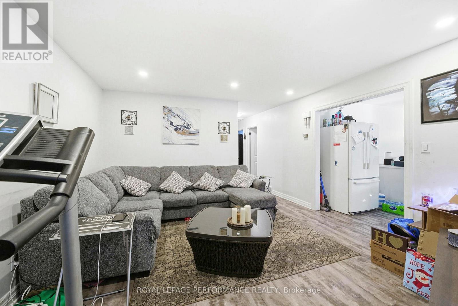 265 Sunnyside Avenue, Cornwall, Ontario  K6H 3E5 - Photo 3 - X12791430