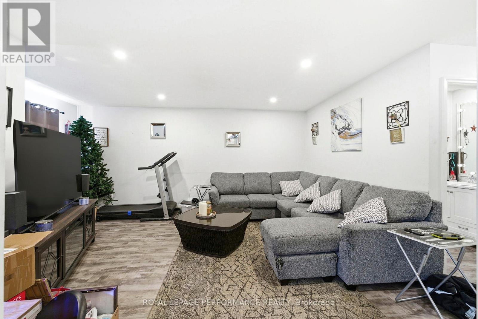 265 Sunnyside Avenue, Cornwall, Ontario  K6H 3E5 - Photo 5 - X12791430