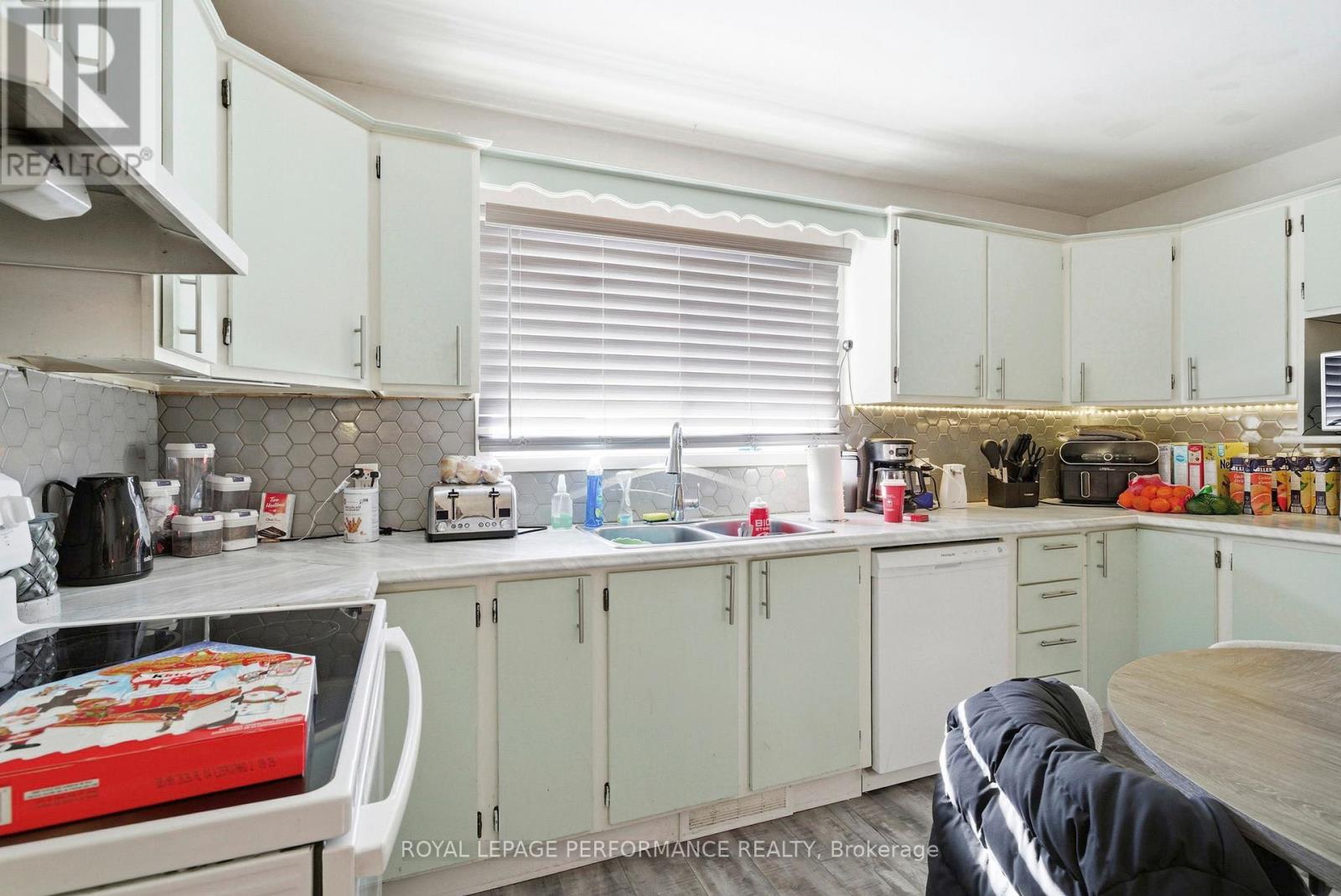 265 Sunnyside Avenue, Cornwall, Ontario  K6H 3E5 - Photo 8 - X12791430