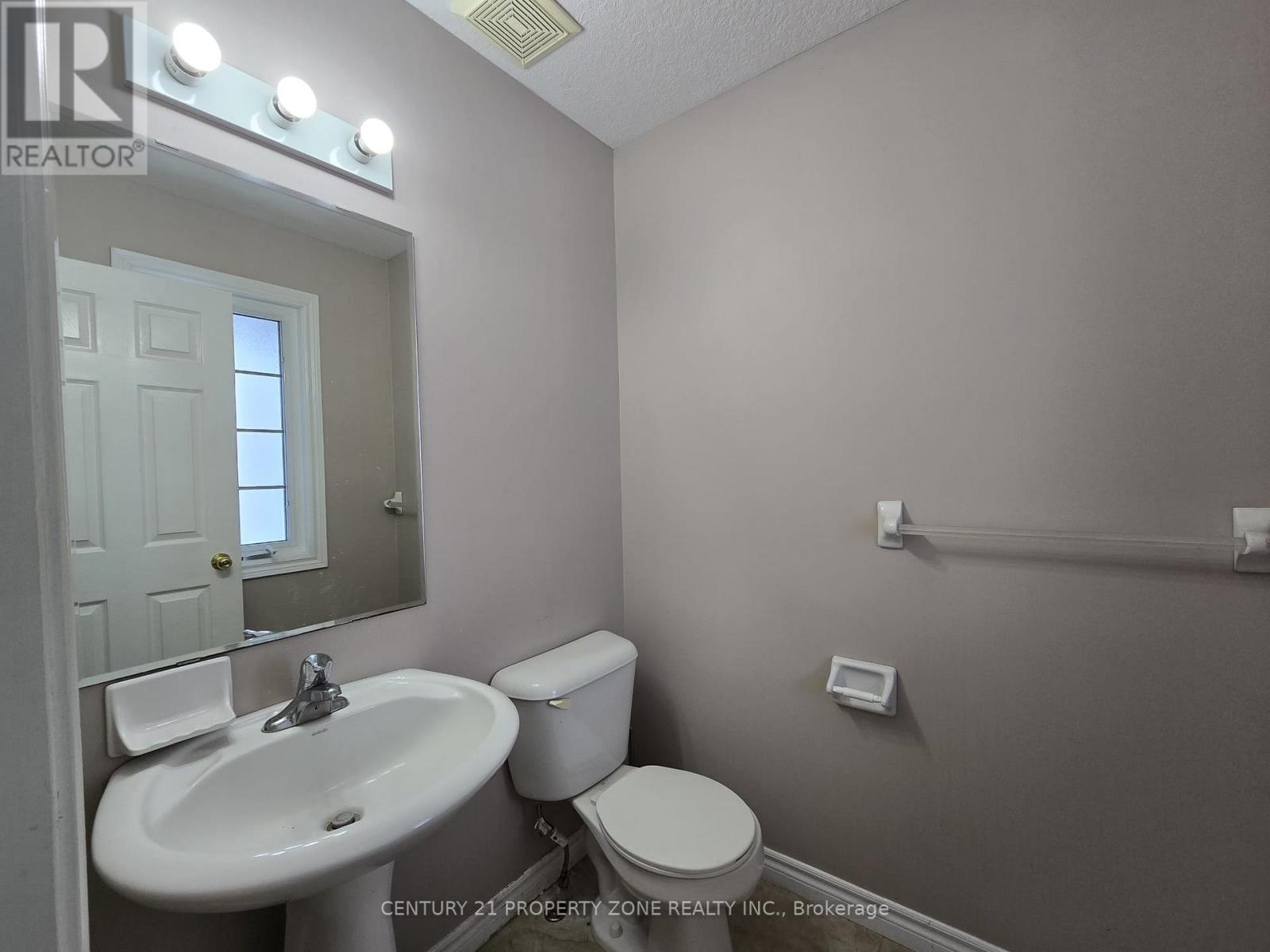 Upper - 77 Iron Gate Street, Kitchener, Ontario  N3N 3R6 - Photo 8 - X12783796