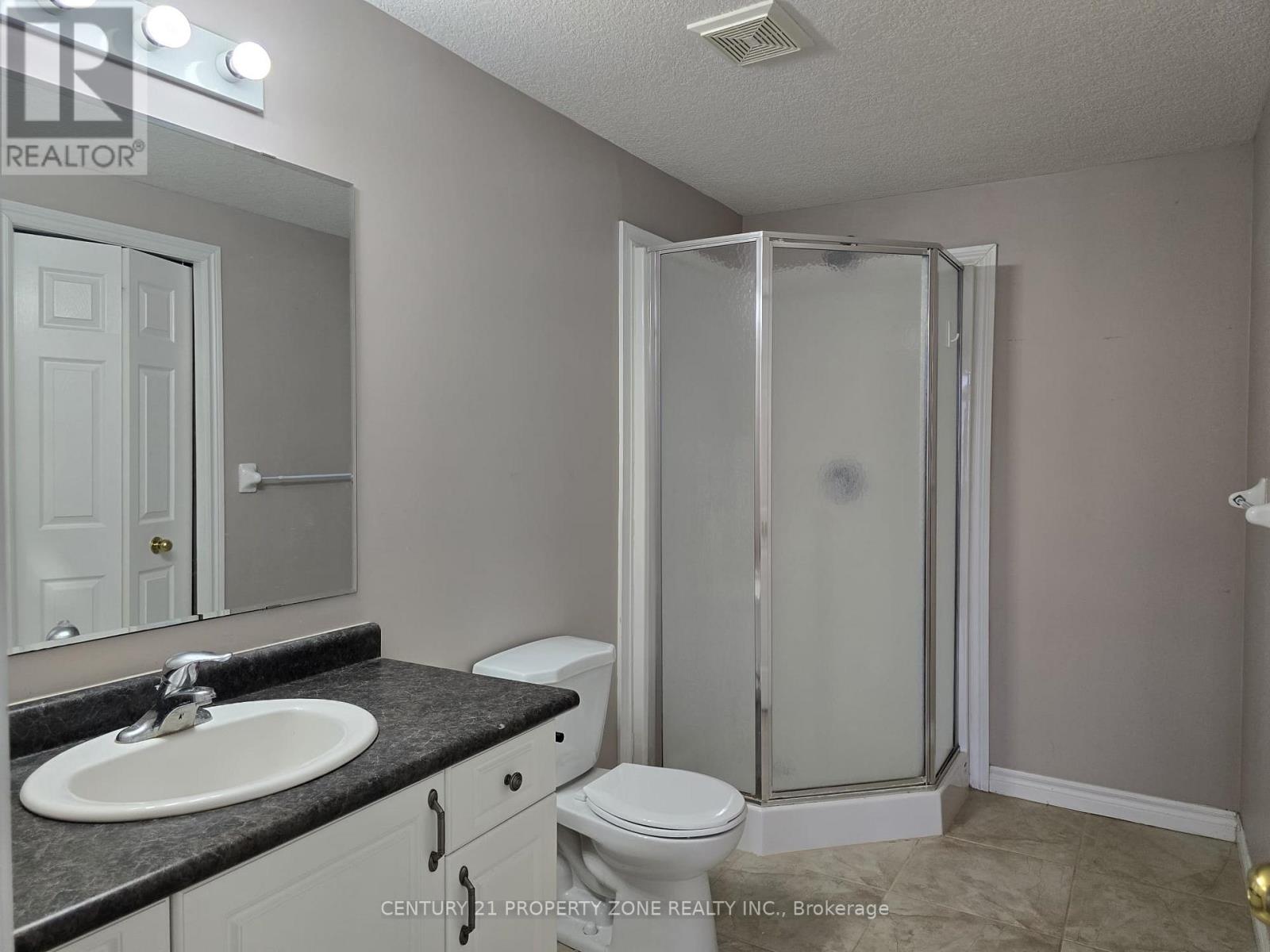 Upper - 77 Iron Gate Street, Kitchener, Ontario  N3N 3R6 - Photo 12 - X12783796