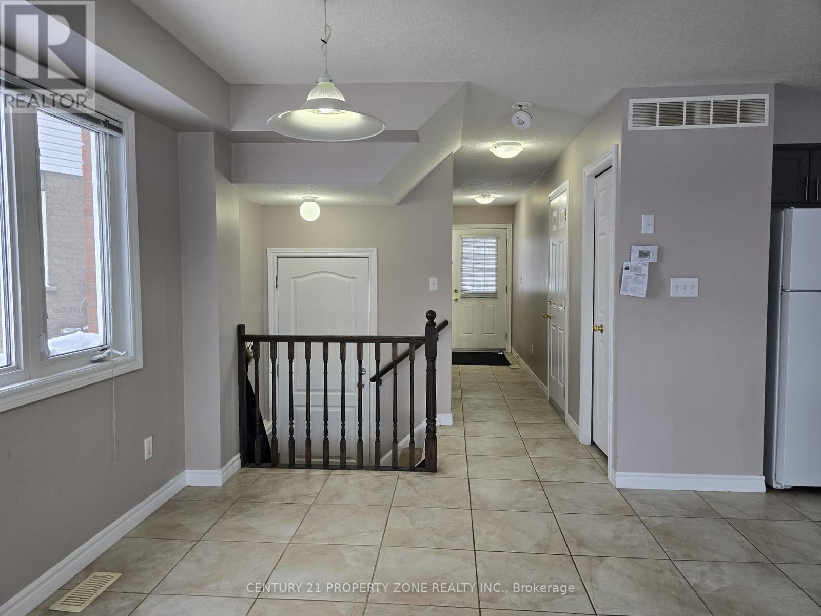 Upper - 77 Iron Gate Street, Kitchener, Ontario  N3N 3R6 - Photo 2 - X12783796