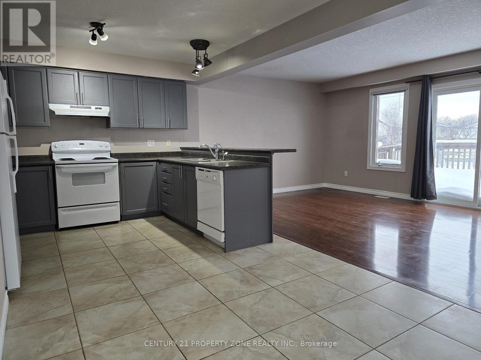 Upper - 77 Iron Gate Street, Kitchener, Ontario  N3N 3R6 - Photo 6 - X12783796