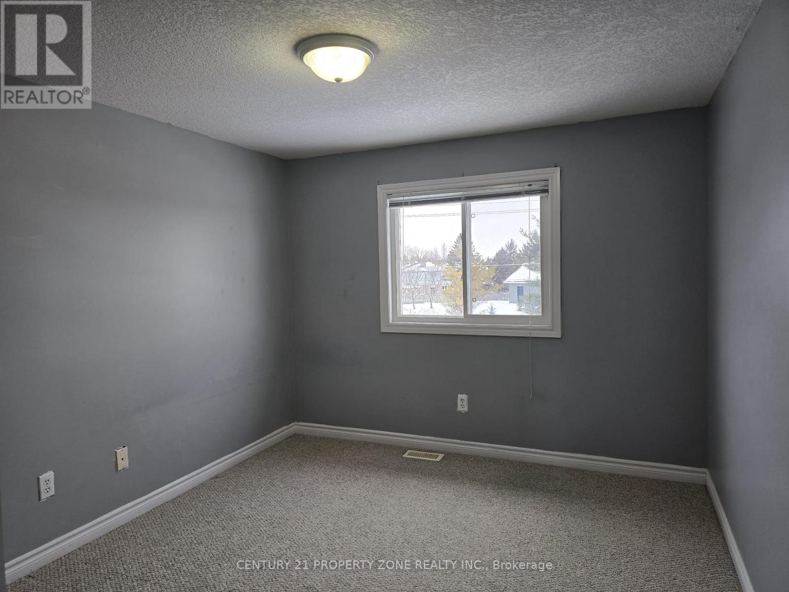 Upper - 77 Iron Gate Street, Kitchener, Ontario  N3N 3R6 - Photo 14 - X12783796