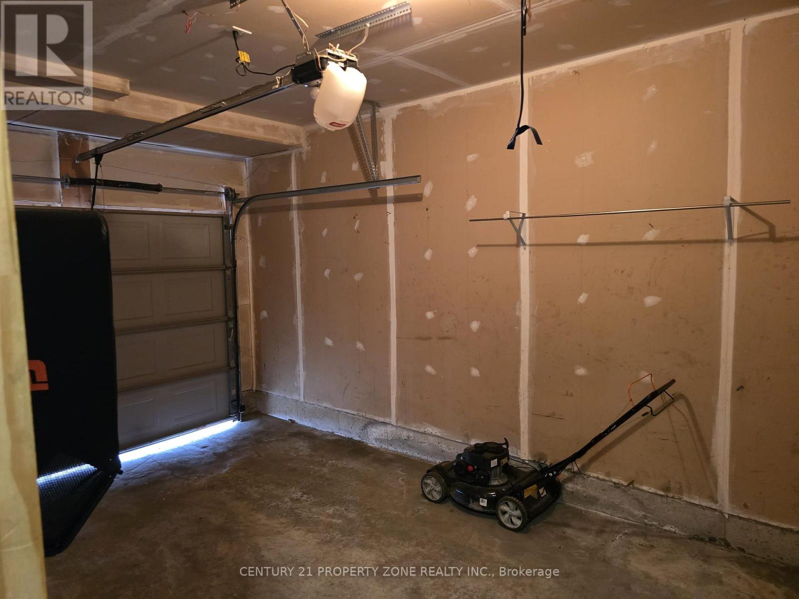 Upper - 77 Iron Gate Street, Kitchener, Ontario  N3N 3R6 - Photo 19 - X12783796