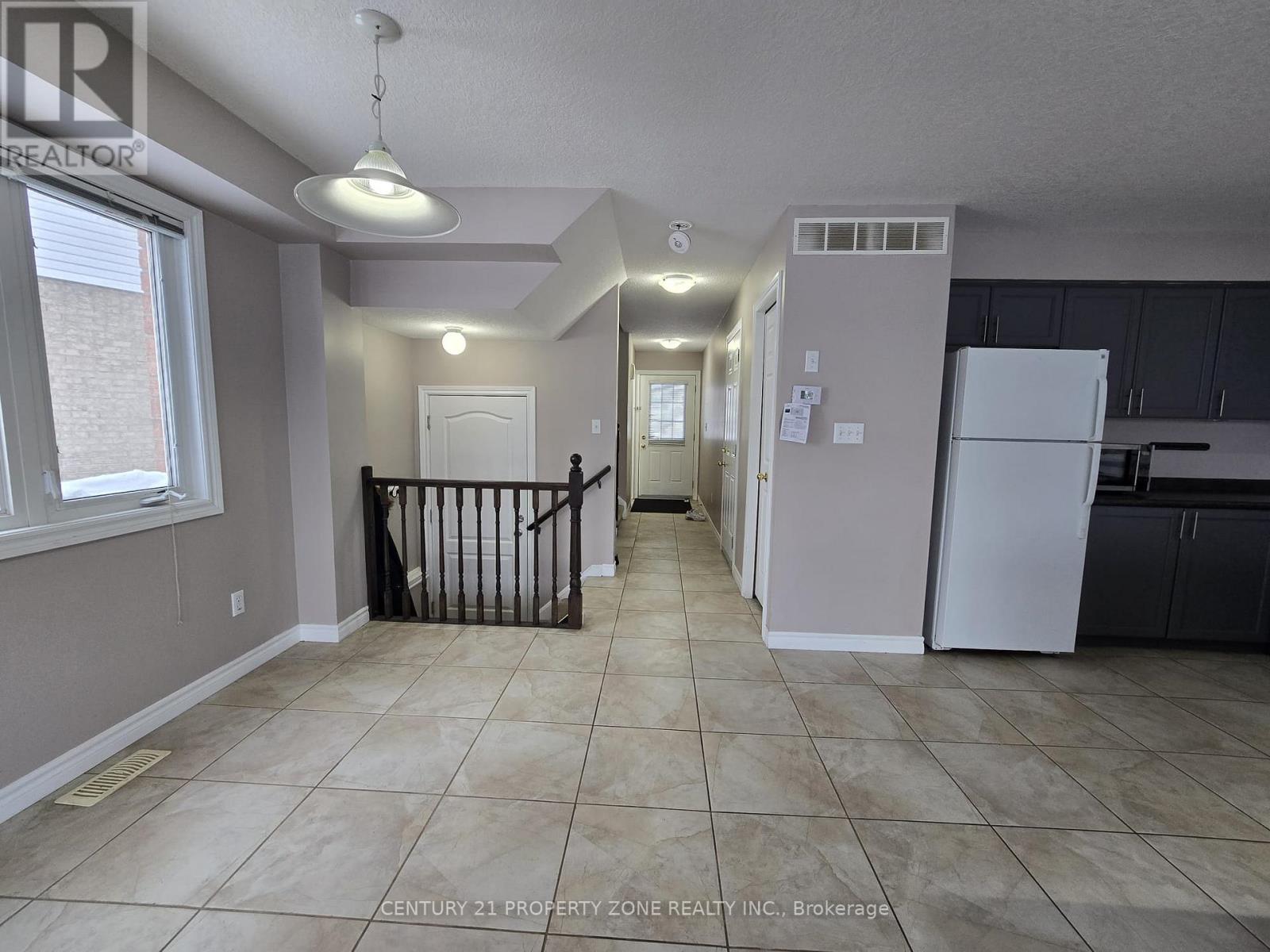 Upper - 77 Iron Gate Street, Kitchener, Ontario  N3N 3R6 - Photo 3 - X12783796