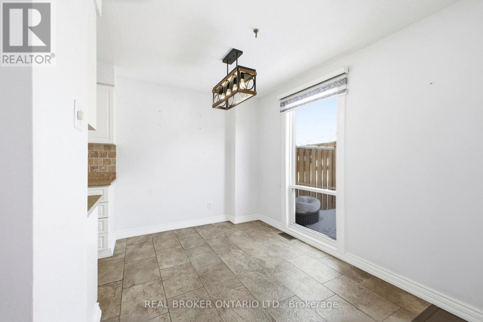 F - 6 Arnold Drive, Ottawa, Ontario  K2H 6V9 - Photo 10 - X12791434