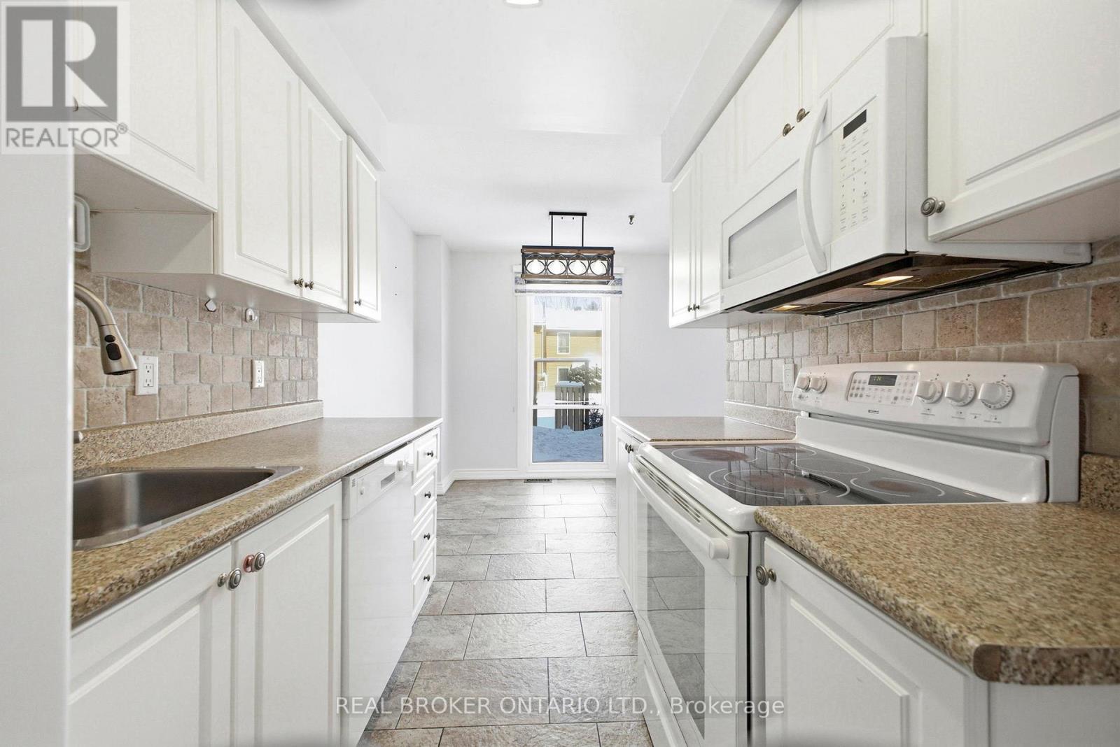 F - 6 Arnold Drive, Ottawa, Ontario  K2H 6V9 - Photo 15 - X12791434