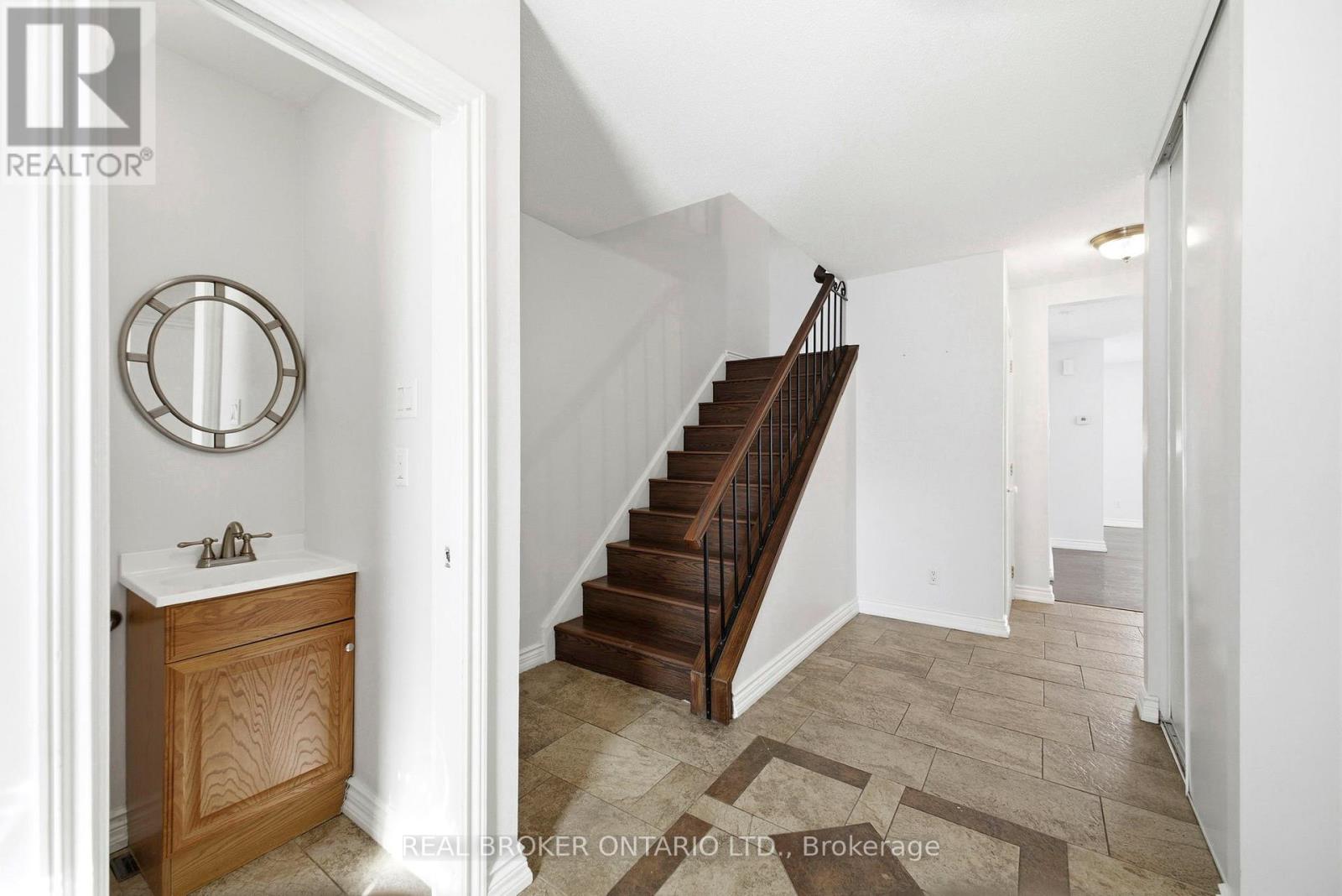 F - 6 Arnold Drive, Ottawa, Ontario  K2H 6V9 - Photo 5 - X12791434