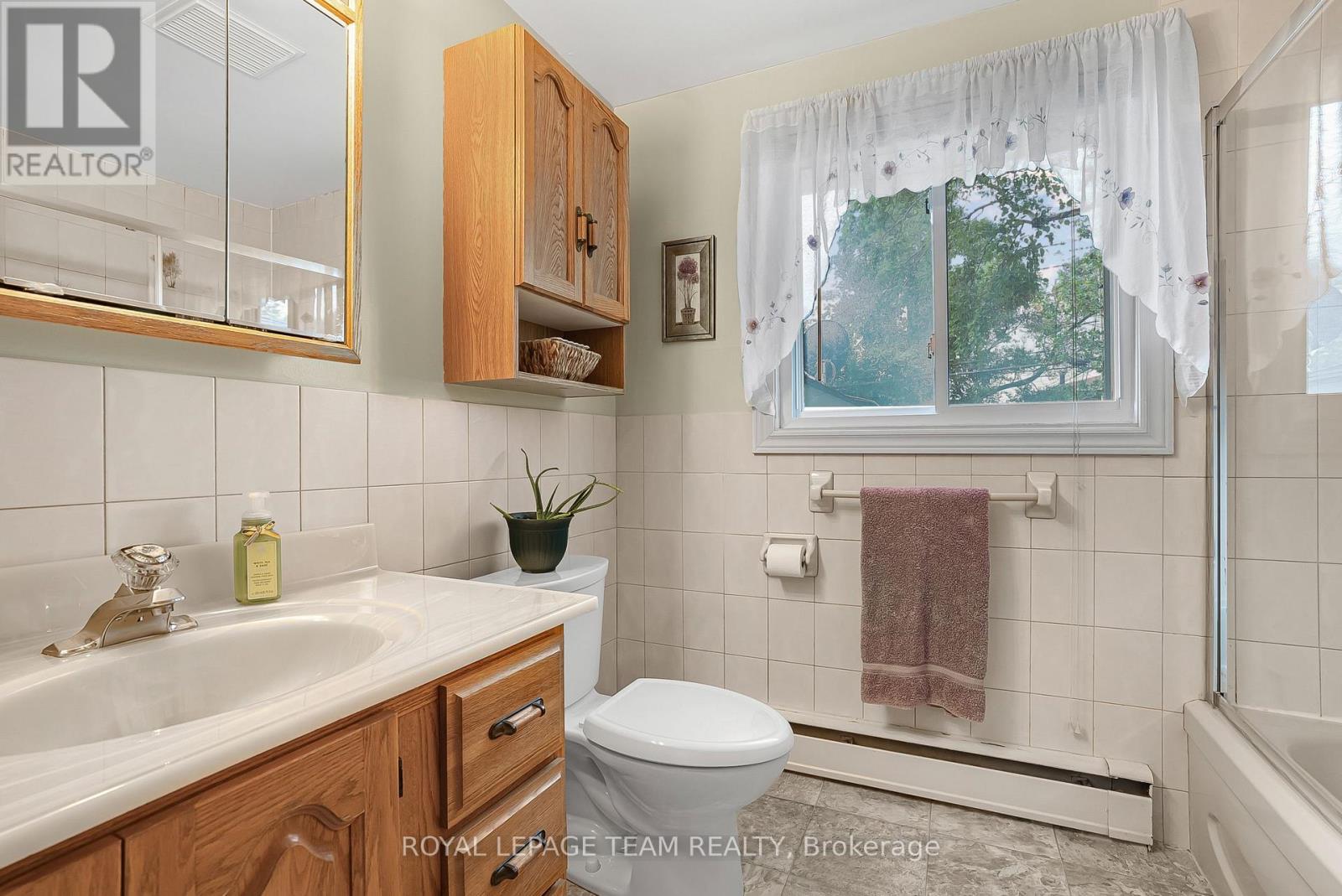 1166 Castle Hill Crescent, Ottawa, Ontario  K2C 2A8 - Photo 15 - X12791440