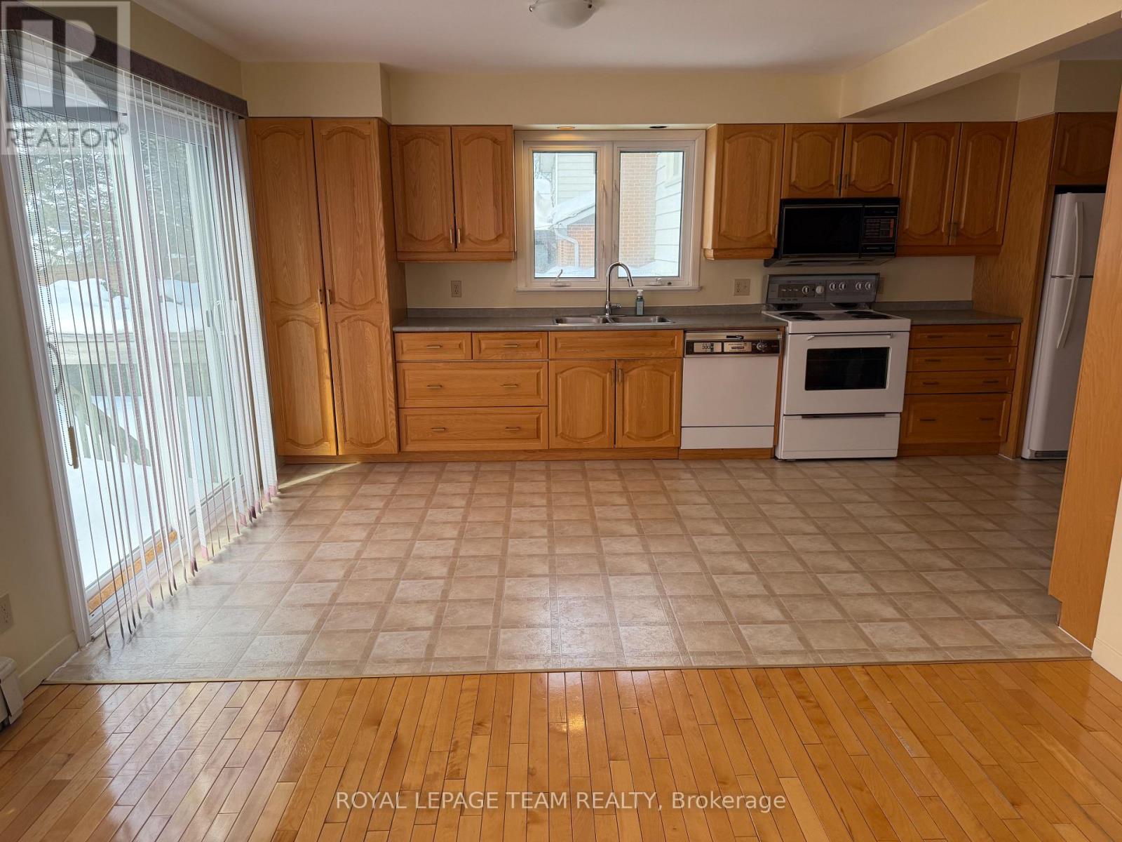 1166 Castle Hill Crescent, Ottawa, Ontario  K2C 2A8 - Photo 5 - X12791440