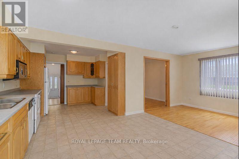 1166 Castle Hill Crescent, Ottawa, Ontario  K2C 2A8 - Photo 6 - X12791440