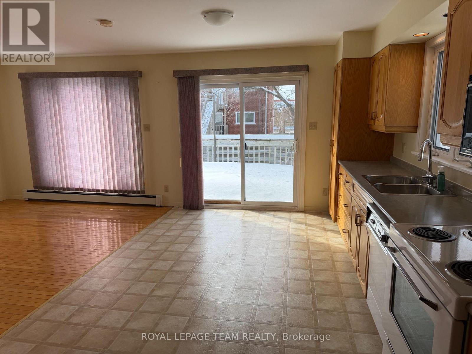 1166 Castle Hill Crescent, Ottawa, Ontario  K2C 2A8 - Photo 7 - X12791440