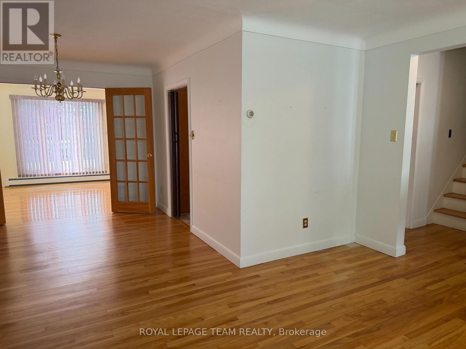 1166 Castle Hill Crescent, Ottawa, Ontario  K2C 2A8 - Photo 9 - X12791440