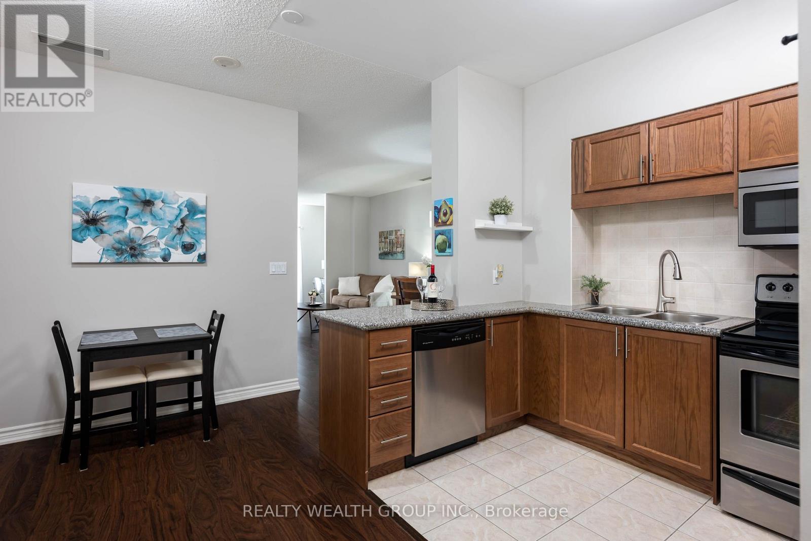 108 - 18 Harding Boulevard W, Richmond Hill, Ontario  L4C 0T3 - Photo 10 - N12791426