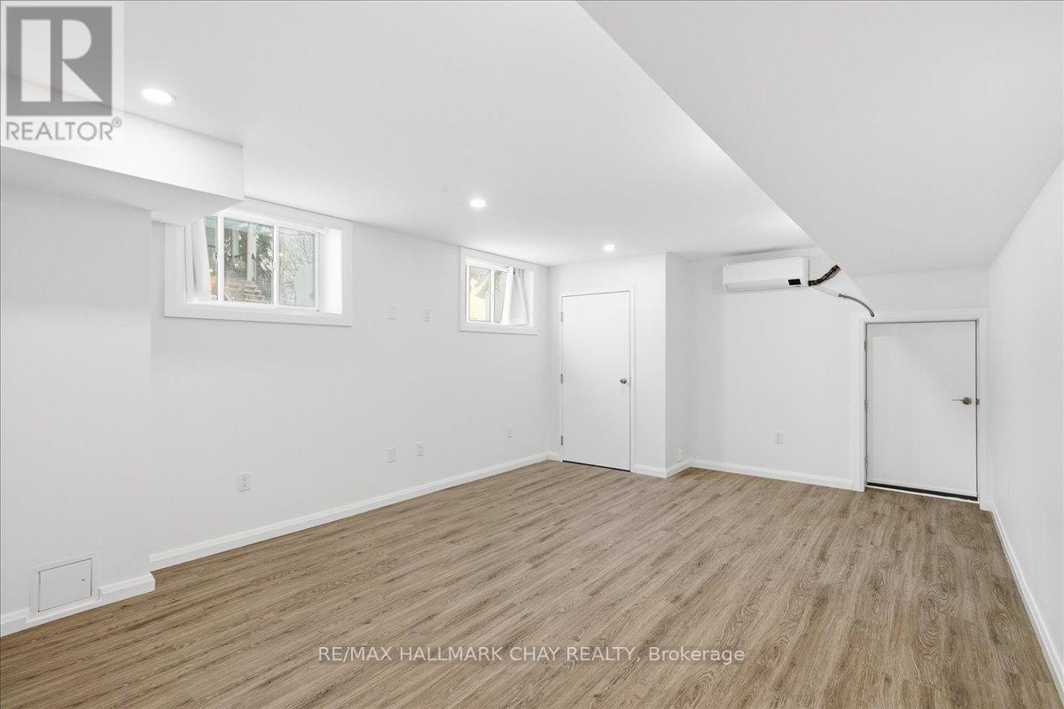 B - 325 Peter Street N, Orillia, Ontario  L3V 5A4 - Photo 12 - S12791446